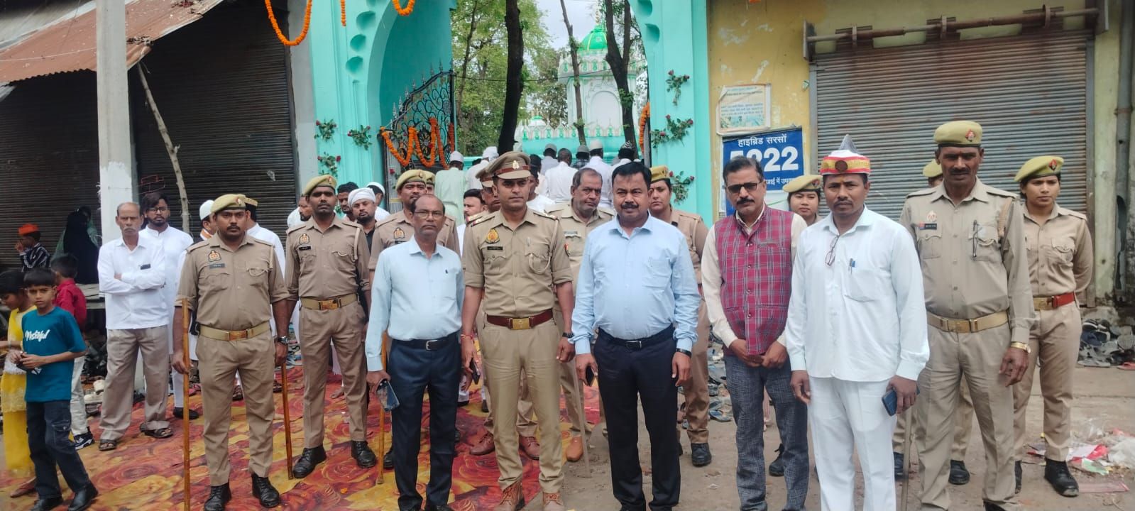 ईद उल फितर पर मस्जिदों व ईदगाहों में अदा की गई नमाज