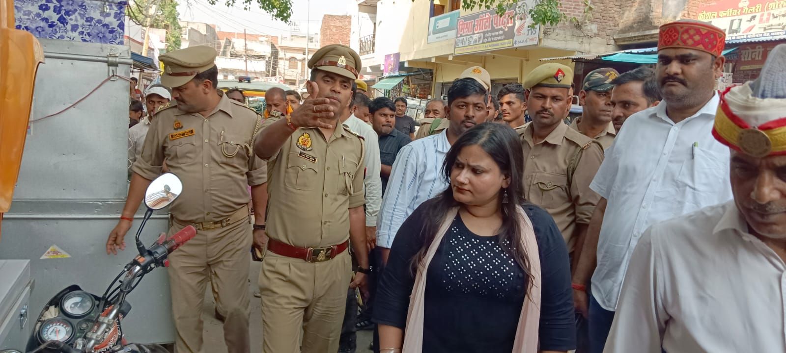 परसपुर में चला अतिक्रमण हटाओ अभियान, एसडीएम नेहा मिश्रा ने दी सख्त चेतावनी