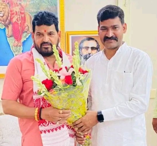 चुनावी रंजिश में जिला पंचायत सदस्य प्रतिनिधि पर जानलेवा फायरिंग, लखनऊ रेफर 