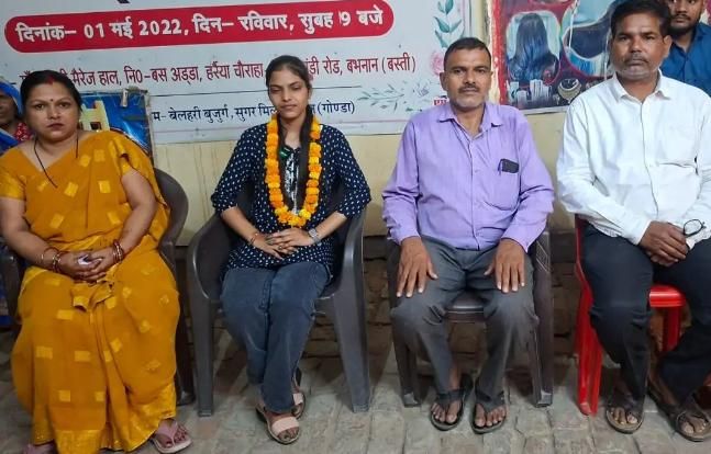 किराए के मकान में रहकर कोमल वर्मा बनीं गोण्डा इंटरमीडिएट की जिला टॉपर, 92.80% अंकों से किया कमाल