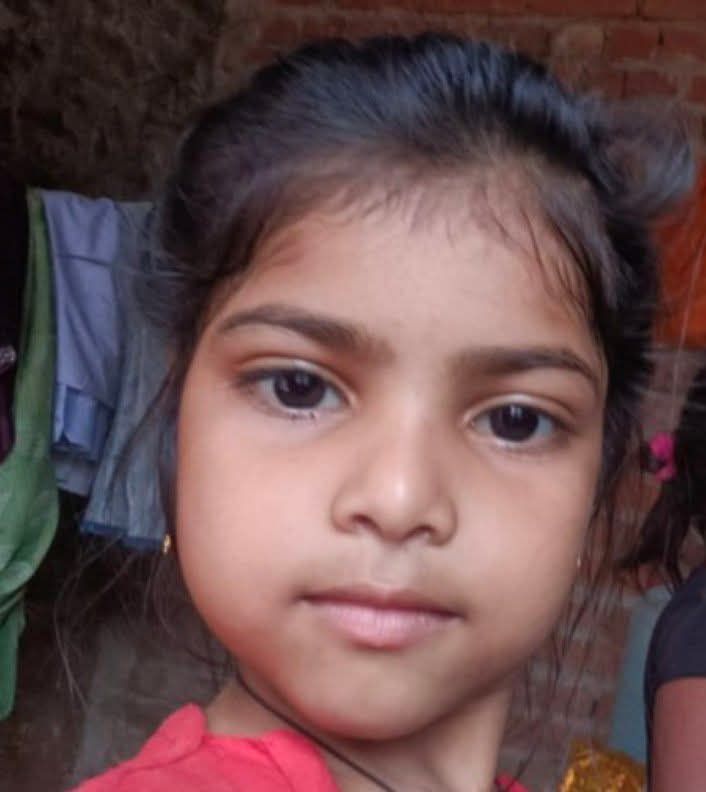 लालापुरवा बालपुर जाट में तेज रफ्तार ईको कार ने ई-रिक्शा में मारी टक्कर, 8 वर्षीय बच्ची की मौत, हाईवे जाम