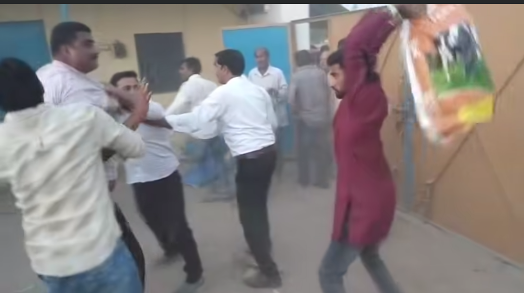 परसपुर के चरसड़ी में गैस वितरण को लेकर बवाल, पूर्व विधायक के बेटे समेत चार पर मुकदमा दर्ज
