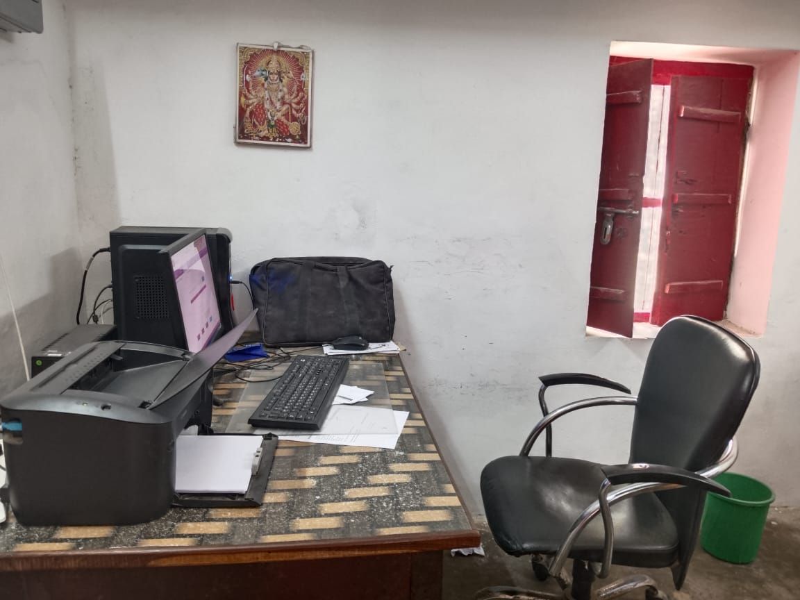 आकाशीय बिजली की तरंग से उपडाकघर के चार कंप्यूटर सिस्टम ठप