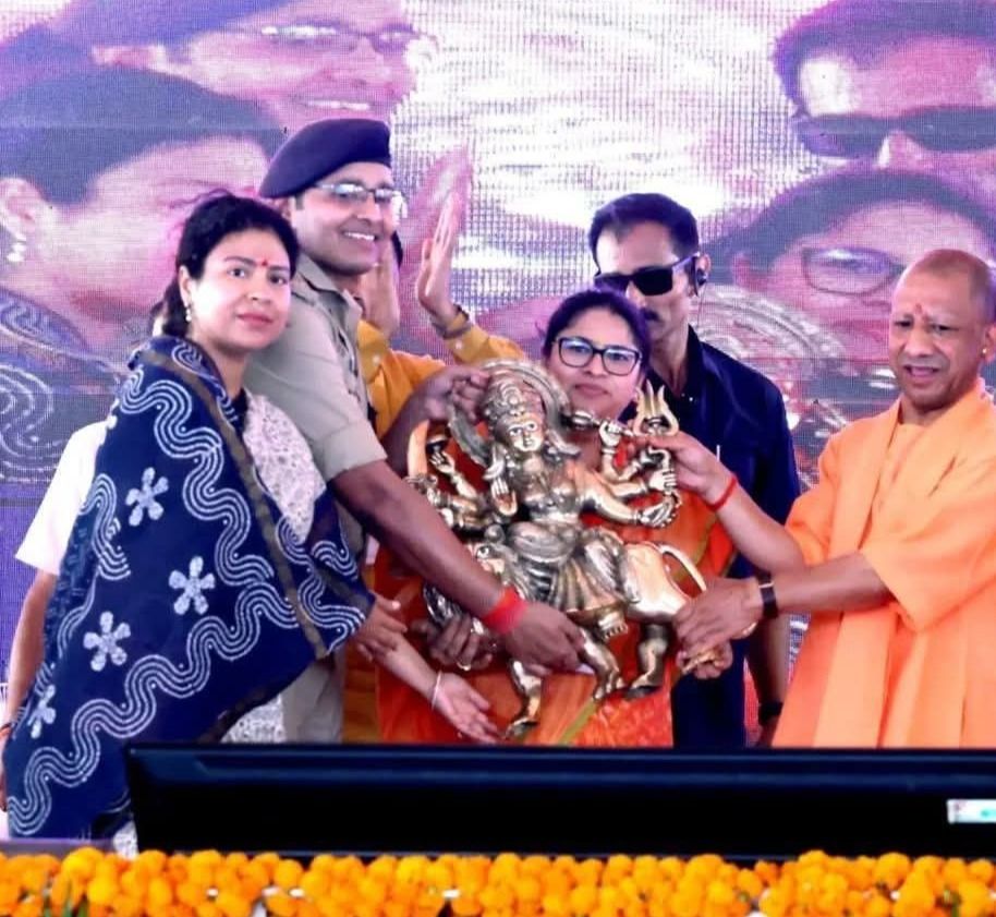  गोंडा को 516 करोड़ की 262 परियोजनाओं की सौगात, मुख्यमंत्री योगी बोले- विकास की नई पहचान बन रहा जनपद गोंडा 