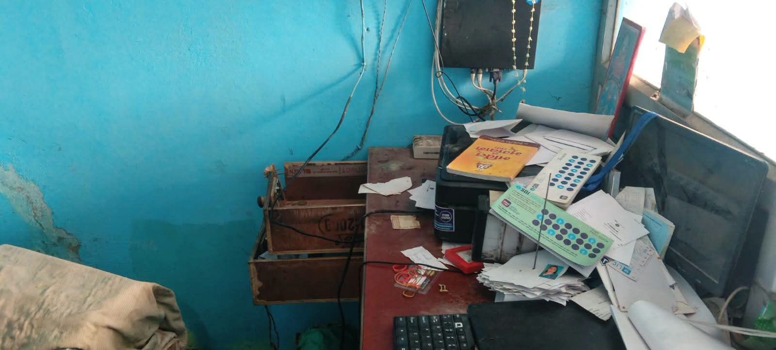 शटर का ताला तोड़ एसबीआई ग्राहक सेवा केंद्र में लाखों की चोरी, सीसीटीवी क्षतिग्रस्त कर नकदी लेकर फरार हुए चोर