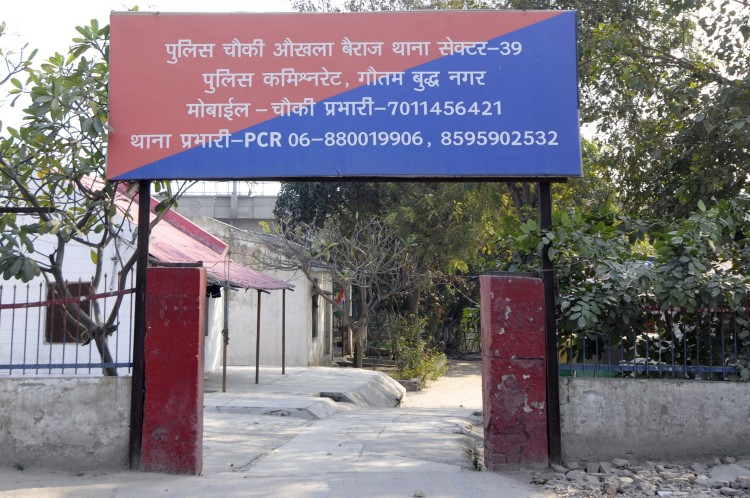 पुलिसकर्मी समेत चौकी प्रभारी निलंबित -गाजियाबाद