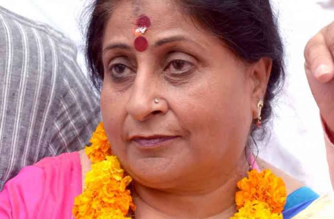 गाजियाबाद की प्रथम नागरिक  महापौरश्रीमती आशा शर्मा  द्वारा गाजियाबाद में छठ पूजा में क्षेत्र में जगह जगह बनाए  घाटों पर और हिंडन तट पर पहुंच पर आस्था और विश्वास के साथ श्रद्धालुओं और छठ व्रतियो के ऊपर पुष्प वर्षा की और धन्यवाद ज्ञापित किया