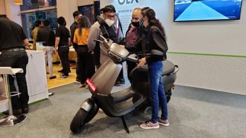 इलेक्ट्रिक स्कूटर की ब्लॉकबस्टर शुरुआत के बाद आने वाली है Ola इलेक्ट्रिक मोटरसाइकिल