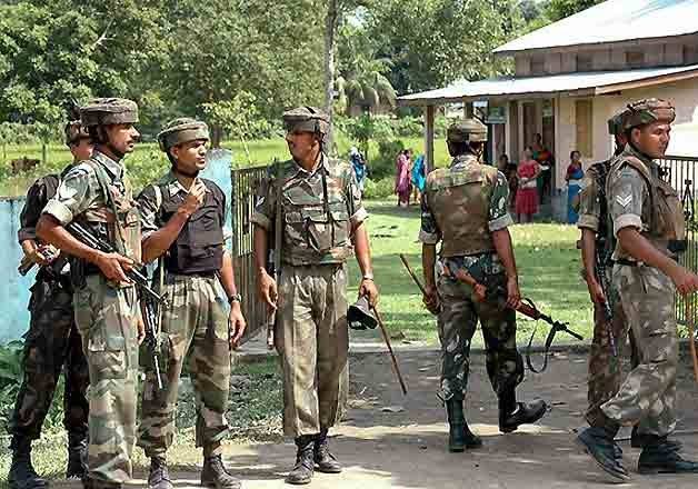 नागालैंड में सुरक्षाबलों की फायरिंग में 13 लोगों की मौत हो गई. एक जवान की भी मौत हुई