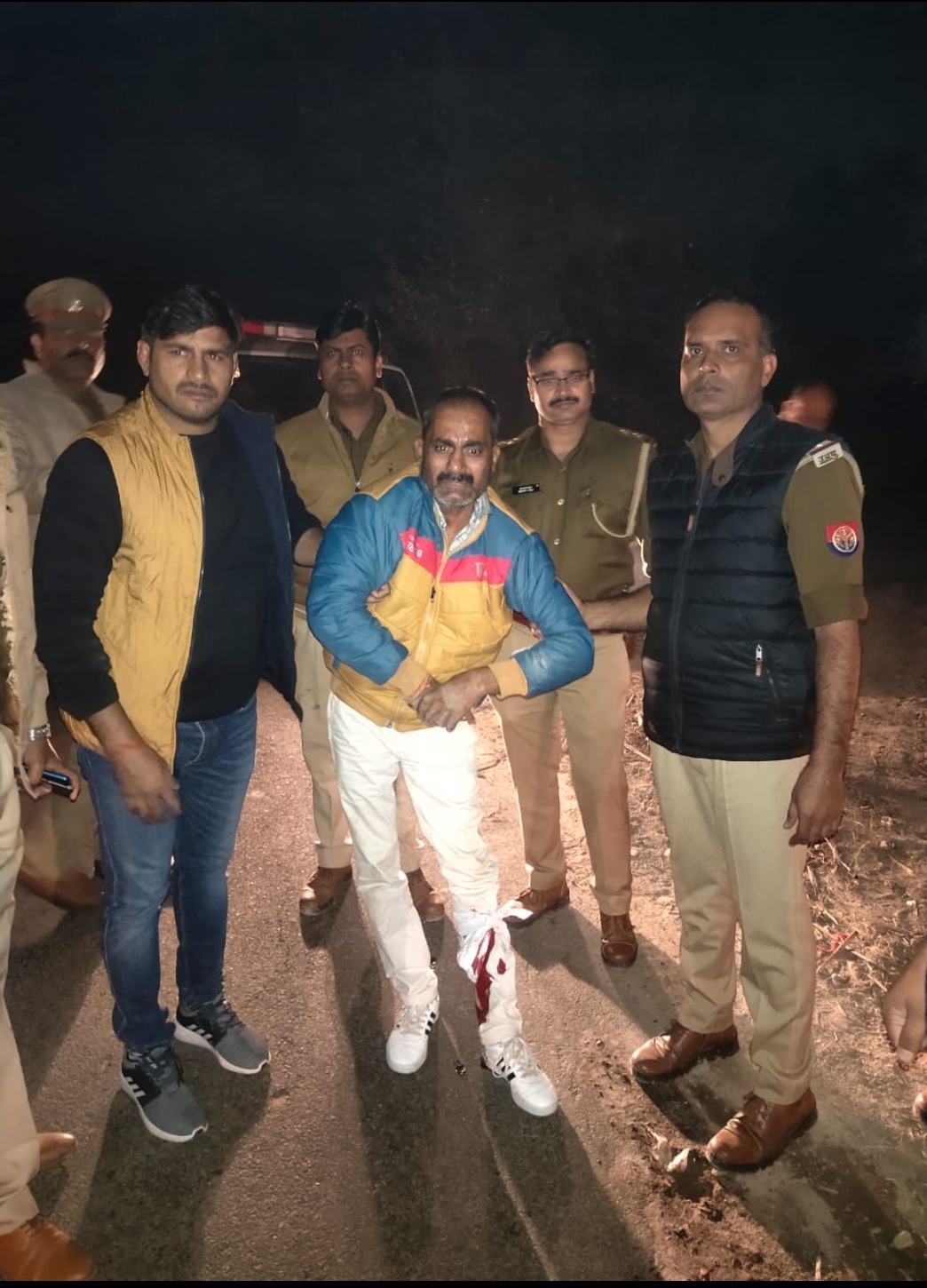 गाजियाबाद भोजपुर पुलिस का एनकाउंटर दो इनामी बदमाश घायल तमंचा तथा मोटरसाइकिल बरामद