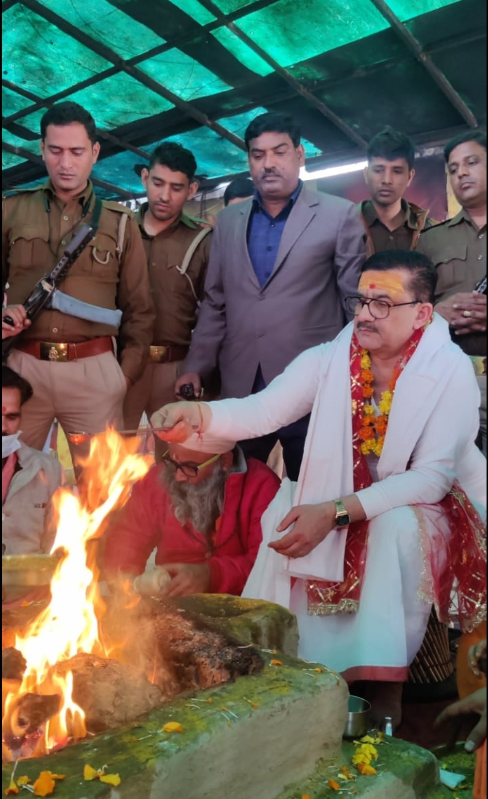 आज शिव शक्ति धाम डासना गाजियाबाद में वसीम रिजवी ने विधिवत हिंदू धर्म अपनाया