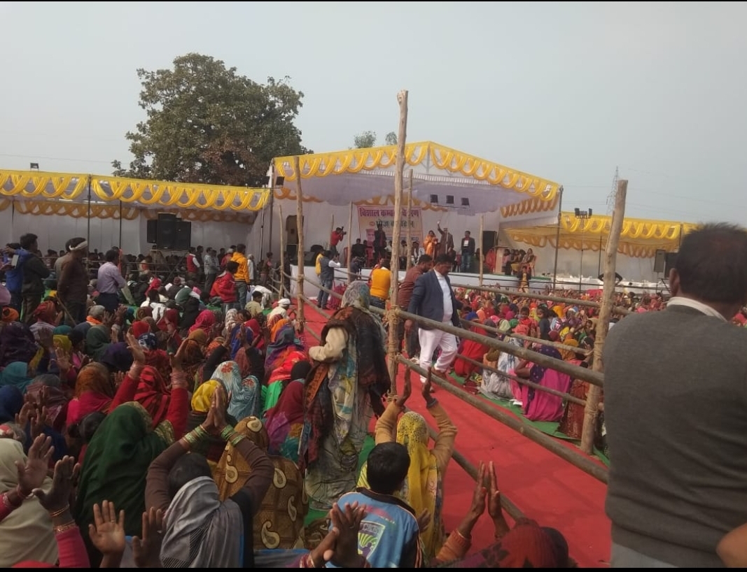 समाजसेवी राजन पांडे ने हजारों गरीबों को बांटा कंबल