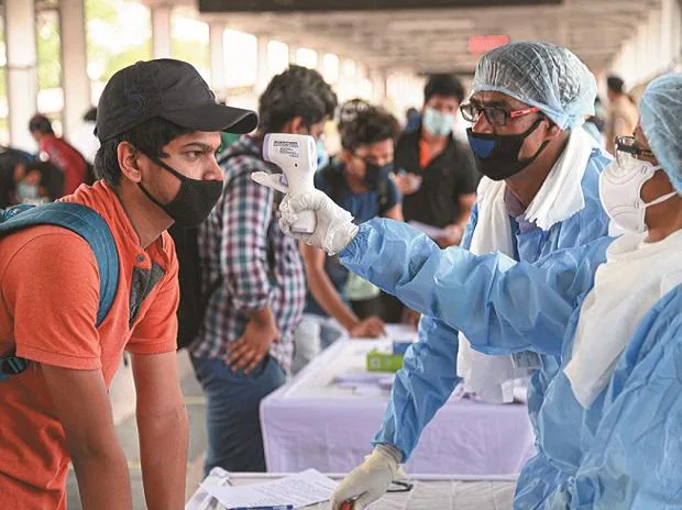 24 घंटे में 1.68 लाख नए मरीज; मुंबई में लगातार चौथे दिन घटे नए केस, दिल्ली में 3 दिन में 57 मौत