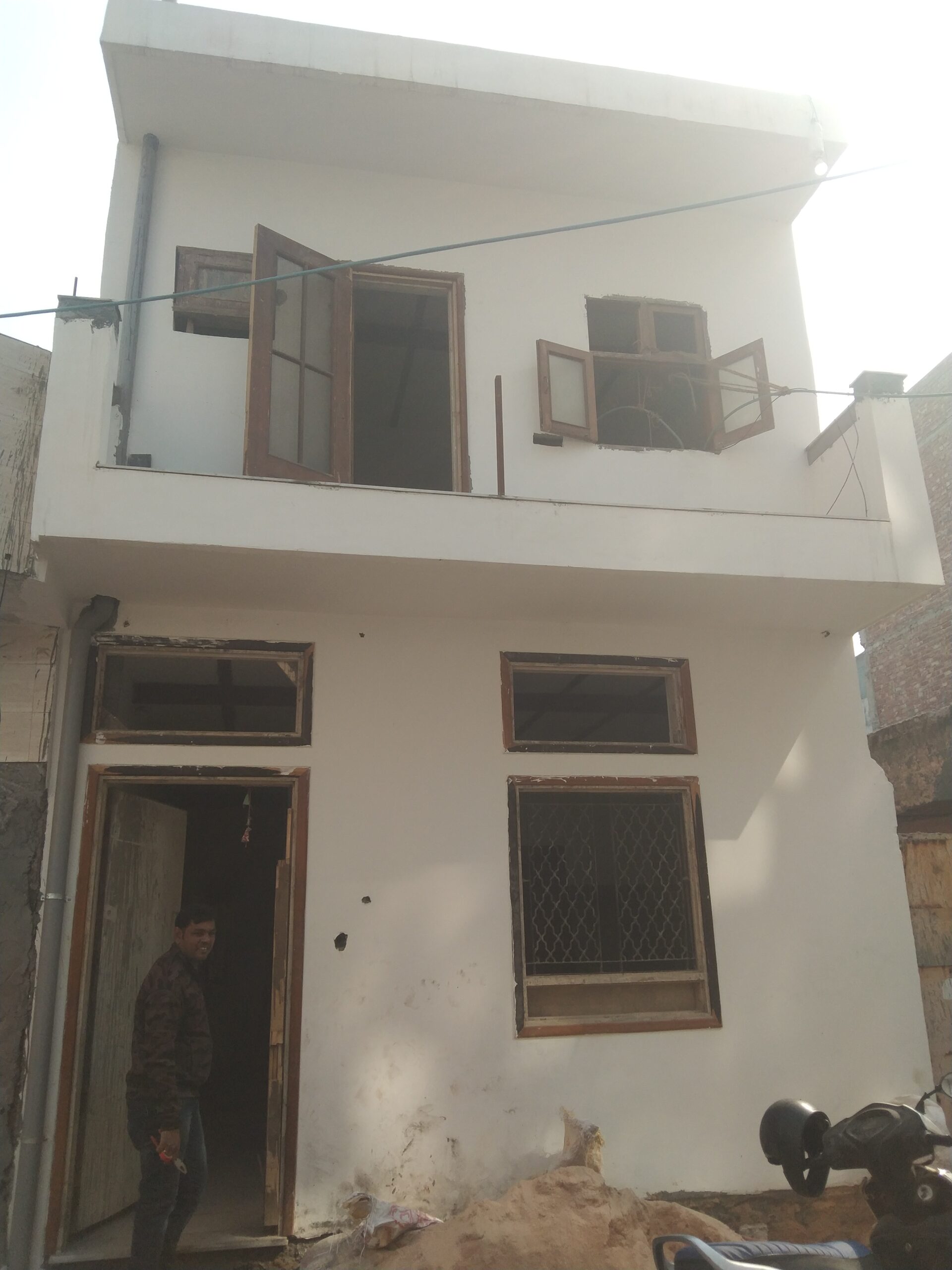 दिल्ली के जैन नगर में तार चोरी की वारदात....।