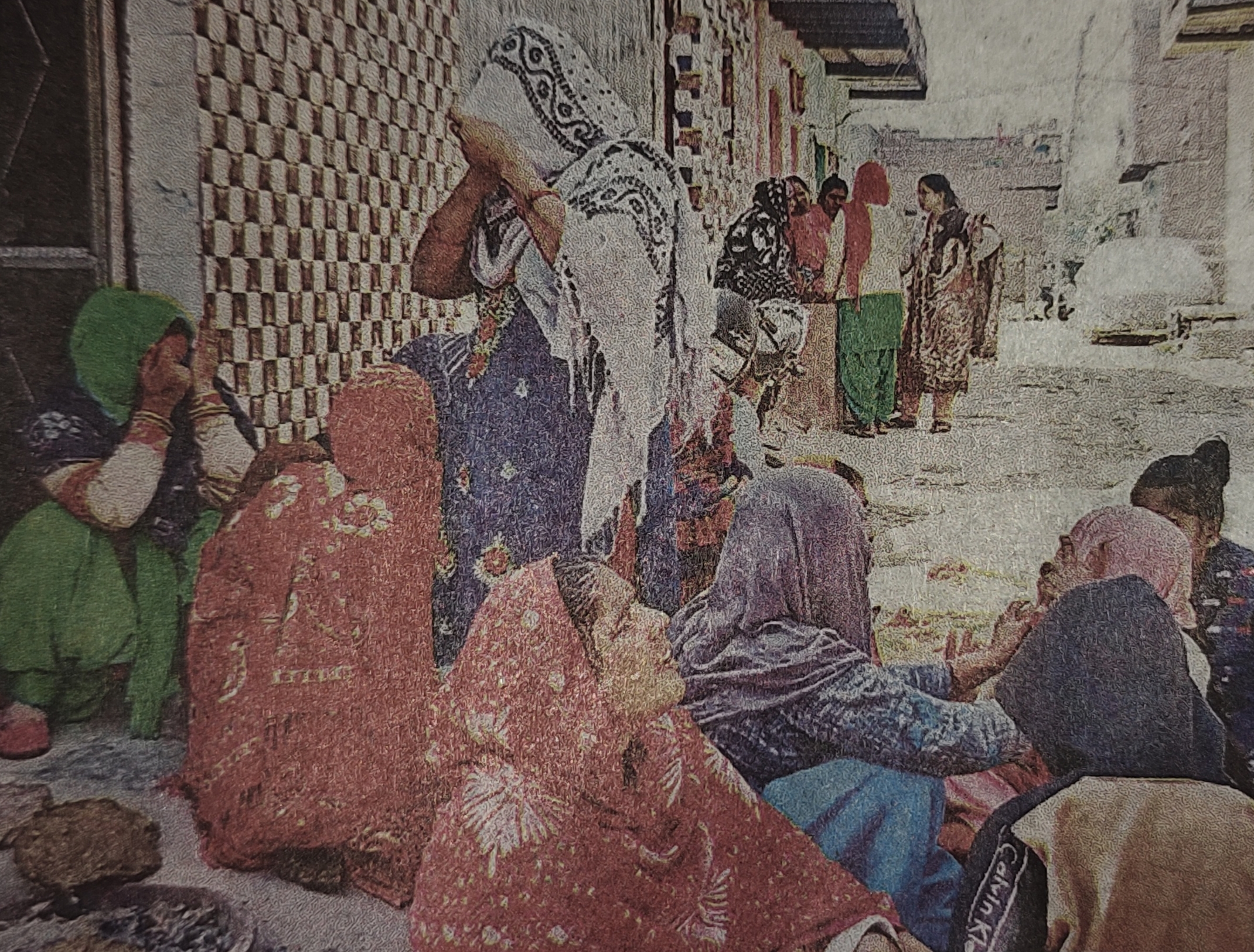 महिला ने 3 बच्चों को जहर देकर की खुदकुशी।