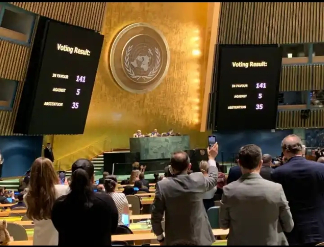संयुक्त राष्ट्र महासभा में 141 सदस्यों ने रूस के खिलाफ की वोटिंग, 5 समर्थक देशों ने किया रूस के सैन्य कार्यवाही का समर्थन तथा भारत ने किया मतदान से इनकार