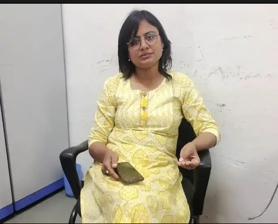 लेडी ड्रग इंस्पेक्टर को 5 हजार रुपए रिश्वत लेते हुए एसीबी ने रंगे हाथों पकड़ा