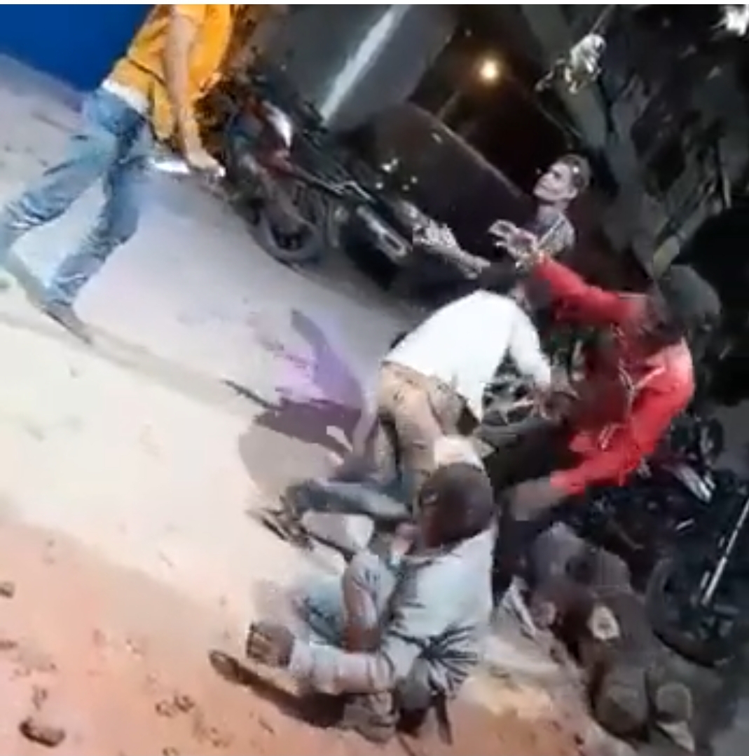 होली के नशे में युवक ने अपने आप को स्टंट बाजी करके मार लिया चाकू अस्पताल में मौत