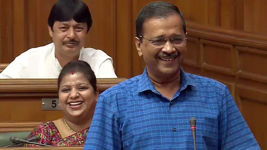 वीडियो देखे ,'The Kashmir Files यूट्यूब पर डाल दो' अरविंद केजरीवाल के बयान पर गुस्से से लाल हुए अनुपम खेर