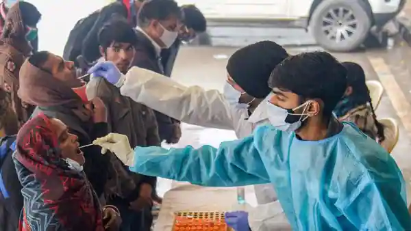 क्या भारत में आएगी कोरोना की चौथी लहर? दिल्ली कोरोना टास्क फोर्स के सदस्य ने दिया ये जवाब
