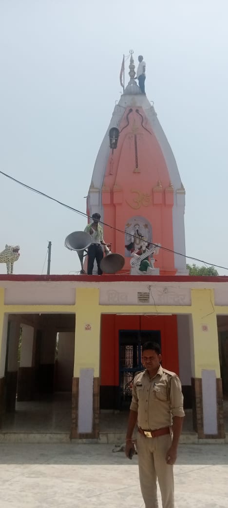 माननीय उच्च न्यायालय द्वारा निर्गत आदेशों के क्रम में गाजियाबाद पुलिस द्वारा जनपद में विभिन्न स्थानों पर जनता से जनसंवाद स्थापित किया गया जिसपर स्वेच्छा से धार्मिक स्थलों के प्रबन्धकों ने अपने लाउड स्पीकर हटाए