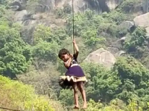 वायुसेना के 3 हेलिकॉप्टर से 22 को निकाला, 21 घंटे बाद 26 श्रद्धालु अब भी फंसे; तार बने मुसीबत