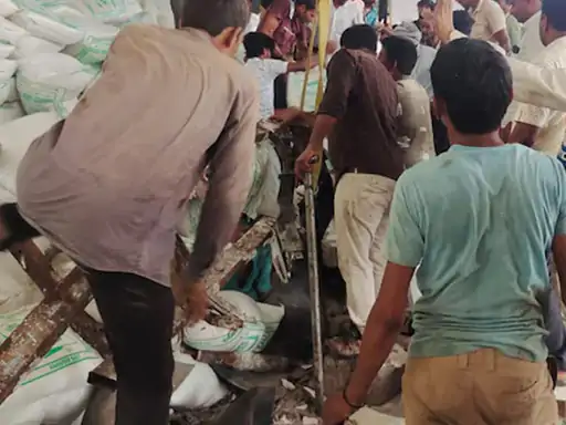 गुजरात में बड़ा हादसा:सागर नमक फैक्ट्री की दीवार ढही, मलबे में दबकर 12 मजदूरों की मौत, 18 घायल
