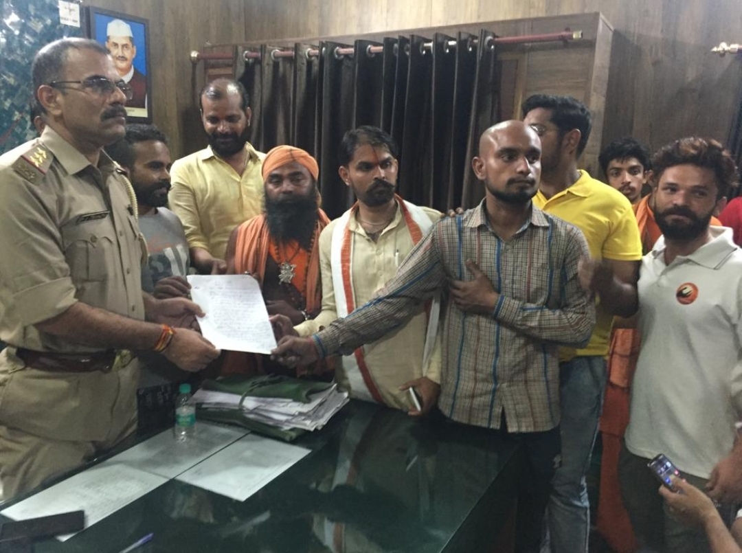 गाजियाबाद में गौमांस से भरी हुई टाटा 407 बरामद और तस्करों के खिलाफ सिहानी गेट कोतवाली में मुकदमा दर्ज सभी तस्कर फरार