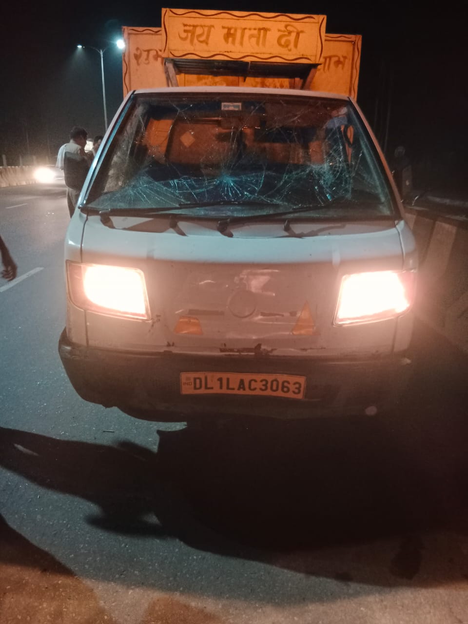 गाजियाबाद के मसूरी छेत्र में पकड़े गए गौमांस से भरे दो वाहन।