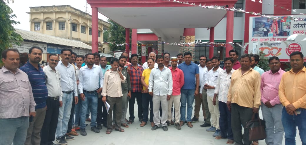 भ्रष्टाचार के आरोपी दबंग पूर्व प्रधान ने पत्रकार पर किया हमला घोटाले की खबर प्रकाशित होने से झल्लाए प्रधान ने दिया घटना को अंजाम।