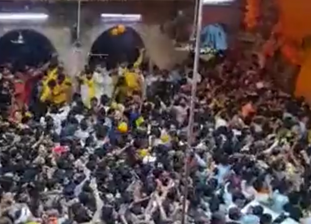 मथुरा: बांके बिहारी मंदिर में बड़ा हादसा।