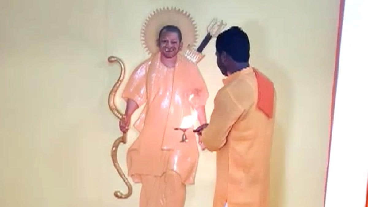 अयोध्या में बन गया मुख्यमंत्री योगी आदित्यनाथ का मंदिर।