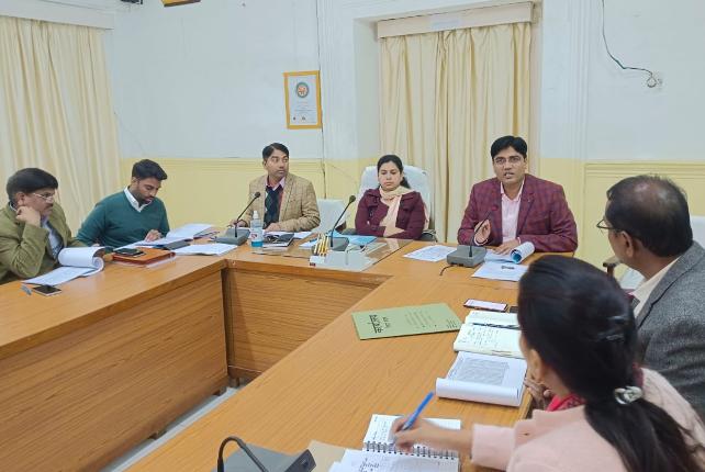 122बी0 के प्रकरणों का गम्भीरता से करे निस्तारण – जिलाधिकारी मिर्जापुर