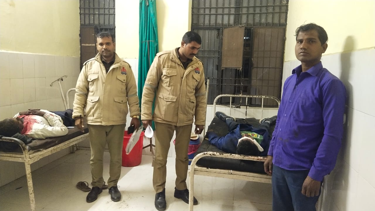 प्रशासन के  नाक के नीचे से लोडिंग गाड़ियों में सवारियां, ऐसे वाहन बने दुर्घटना के कारण