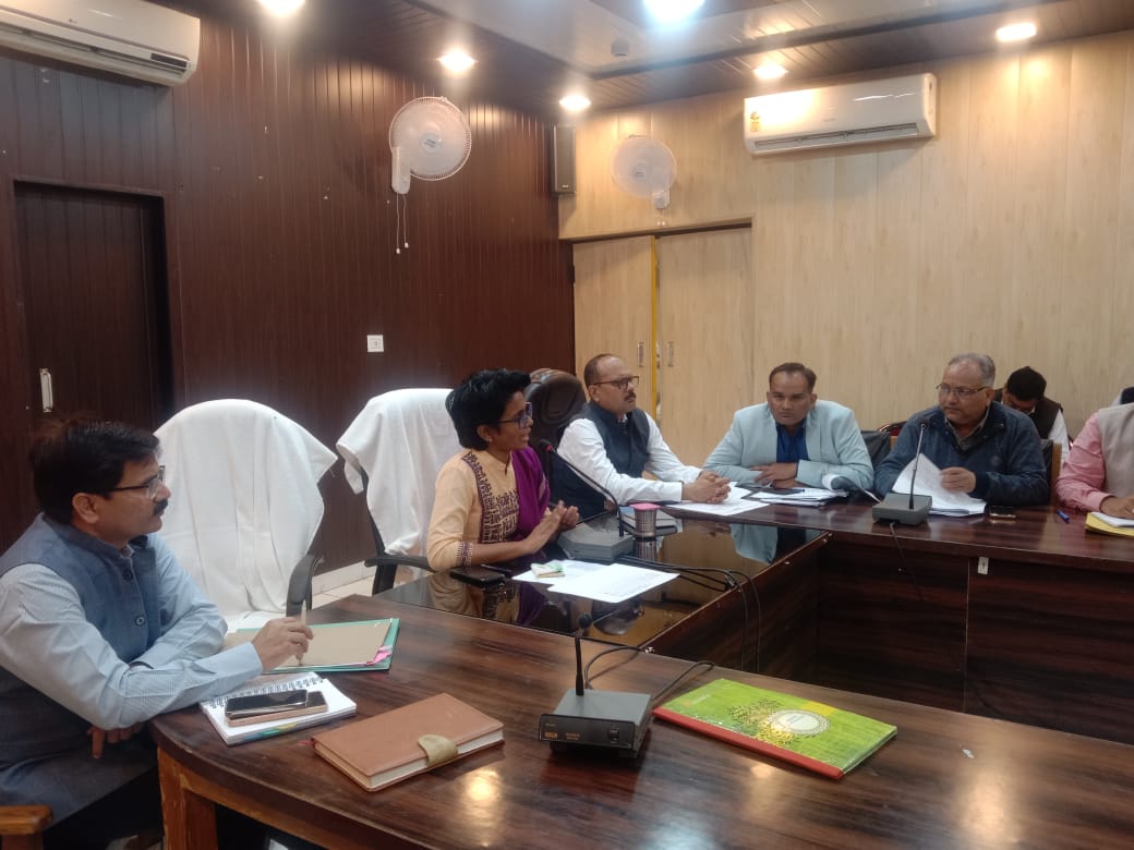 मुख्य विकास अधिकारी की अध्यक्षता में आकांक्षात्मक विकास खण्डों की बैठक