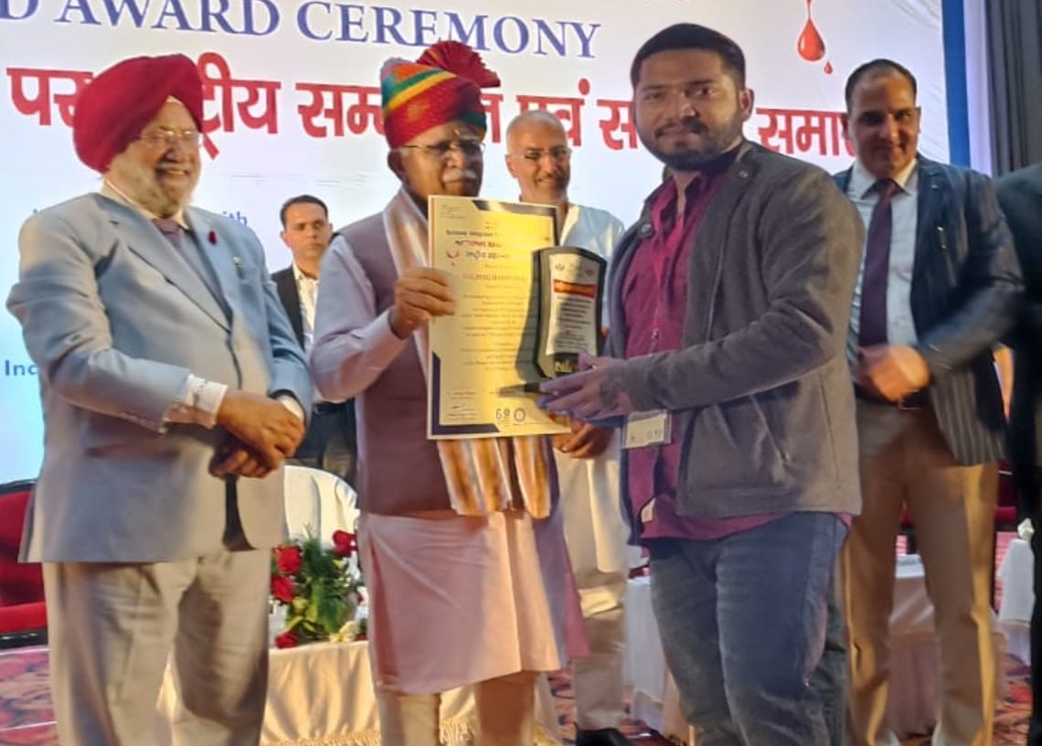गोंडा : लाइफ लाइन ब्लड सेवा समिति को हरियाणा के मुख्यमंत्री द्वारा राष्ट्रीय अवार्ड प्रदान कर सम्मानित किया गया
