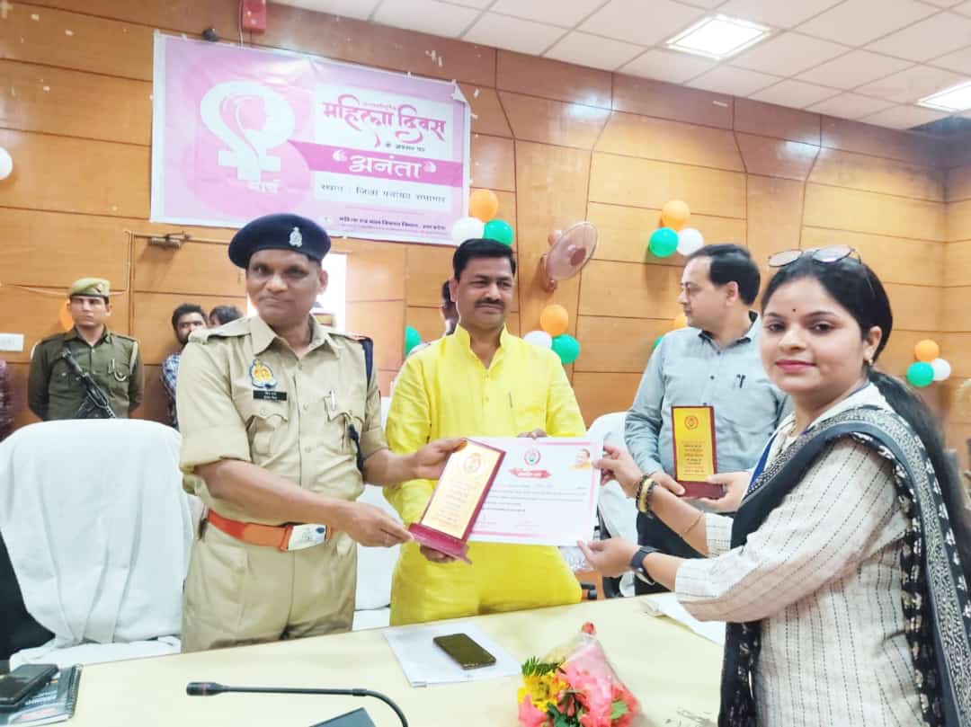गोंडा : जिला व्यायाम शिक्षिका प्रियंका सिंह को जिलाधिकारी ने किया सम्मानित , क्षेत्रवासियों में खुशी