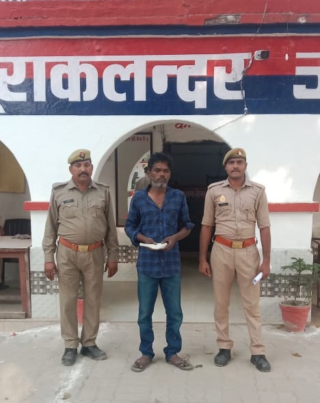 <em>थाना पुराकलन्दर जनपद अयोध्या पुलिस ने एक नफर अभियुक्त को अवैध तमंचा के साथ किया गिरफ्तार</em>