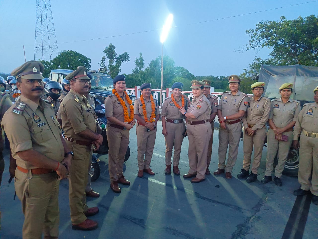 उ0प्र0 सरकार के एक वर्ष पूर्ण होने के उपलक्ष्य में शक्ति की उपासना के चैत्र नवरात्रि पर्व पर मिशन शक्ति को प्रभावी बनाये जाने हेतु महिला पुलिस कर्मियों द्वारा निकाली रैली