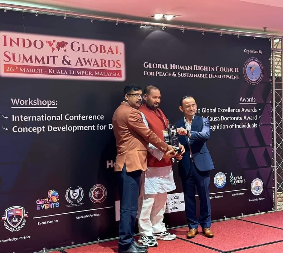 <em>मलेशिया के शिक्षा मंत्री ने बजरंगी को किया सम्मानित</em>