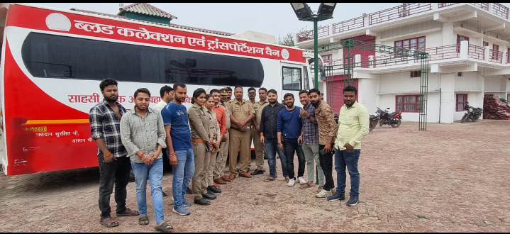गोंडा : लाइफ लाइन ब्लड सेवा समिति के तत्वावधान में आयोजित किया गया रक्तदान शिविर