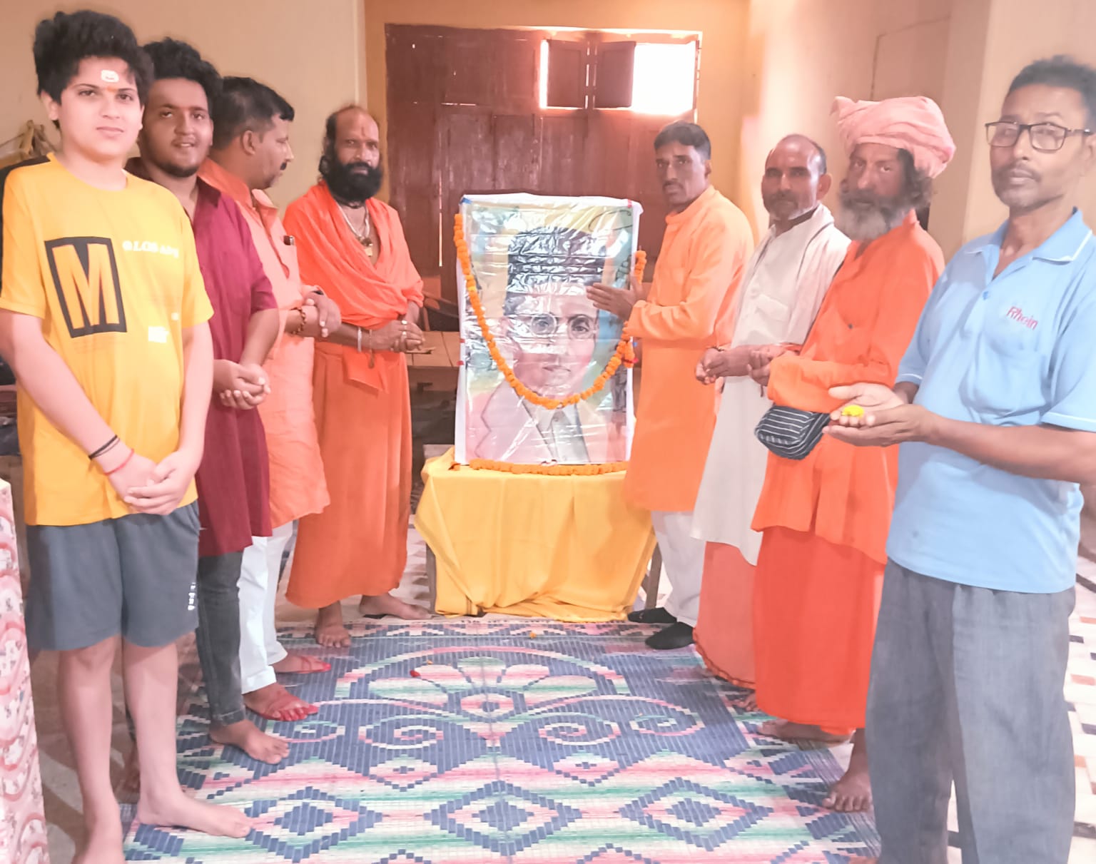 वीर सावरकर की 140वीं जयन्ती पर हिन्दू महासभा ने किया नमन