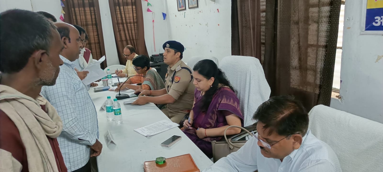 सम्पूर्ण समाधान दिवस में वरिष्ठ अधिकारियों द्वारा सुनी गई जन समस्याएं।