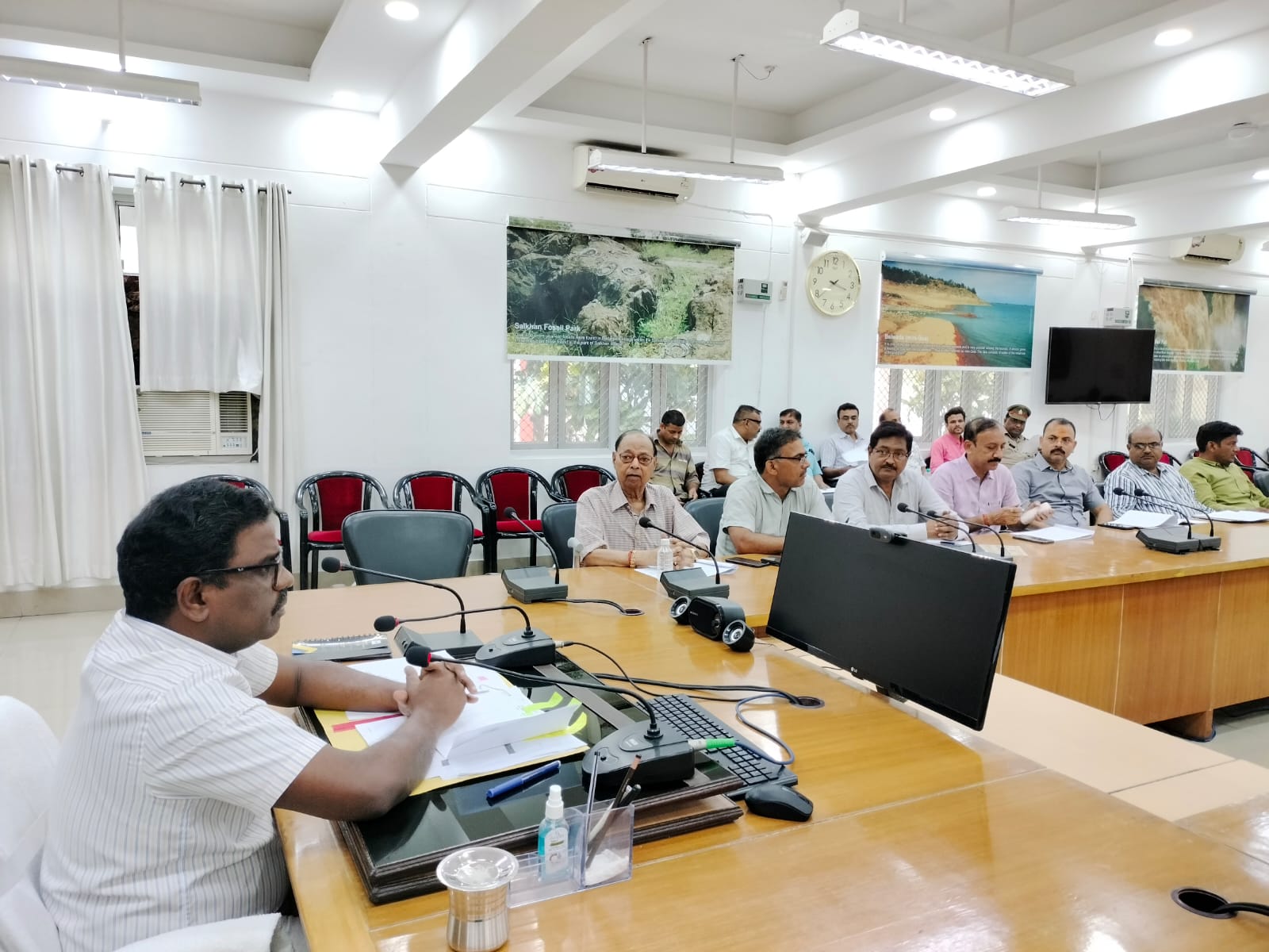 मण्डलायुक्त की अध्यक्षता में मण्डलीय उद्योग बन्धु एवं ग्लोबल इन्वेटर्स समिट की बैठक सम्पन्न