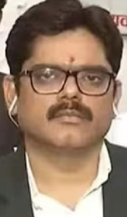 अतीक के वकील विजय मिश्रा को पुलिस ने हिरासत में लिया...रंगदारी मांगने का आरोप.... 30.07.2023