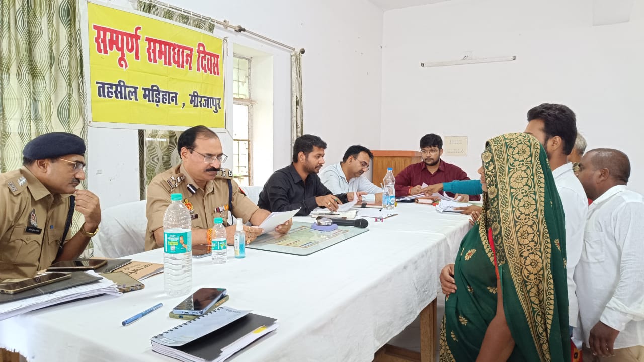 शासन के निर्देशानुसार तहसील मडी़हान पर आयोजित किया गया तहसील दिवस