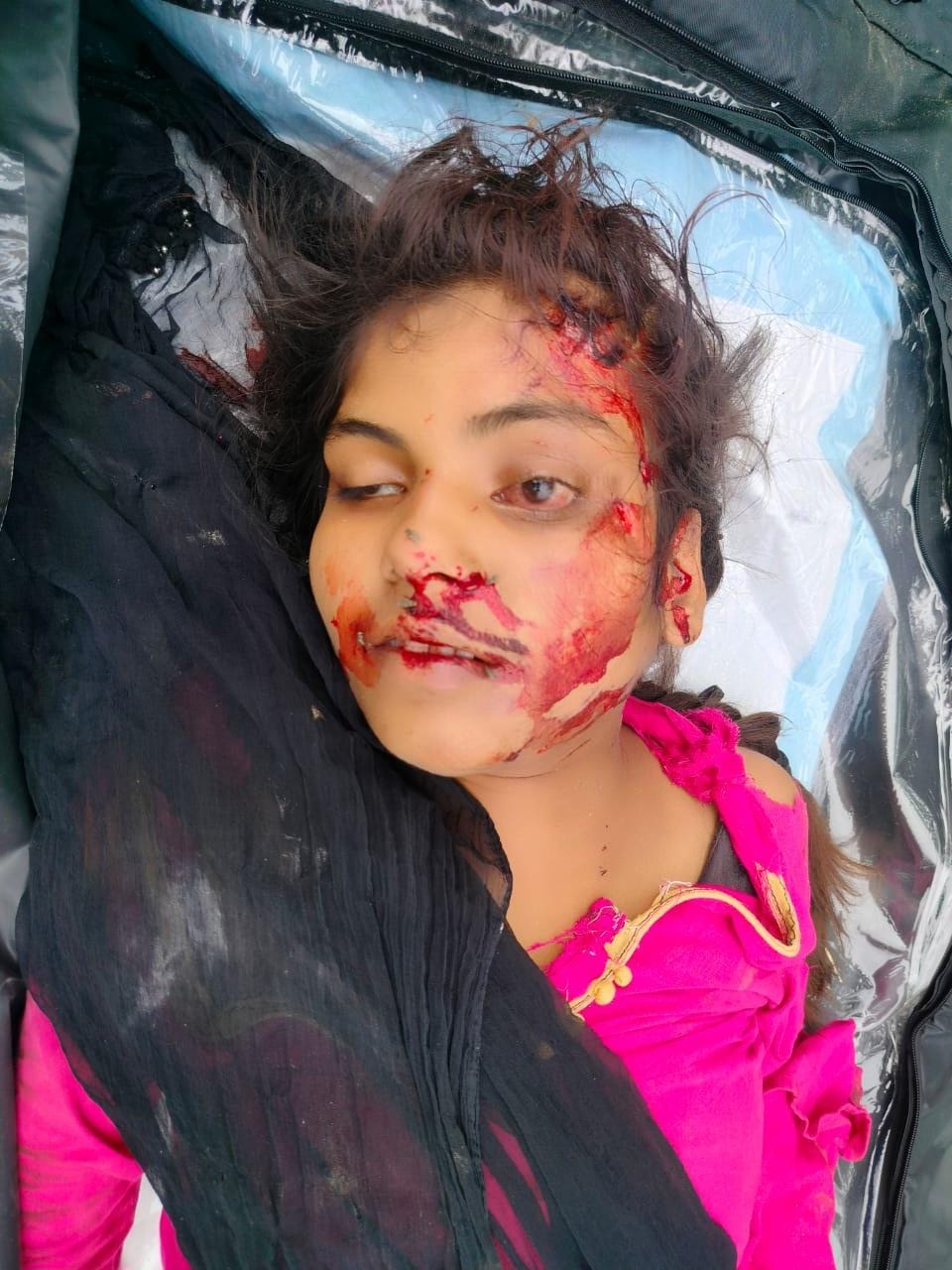 ट्रेन से कटकर युवती की मौतट्रेन के सामने खड़ी रही, हार्न बजाने पर नहीं हटीनहीं हो सकी शिनाख्त