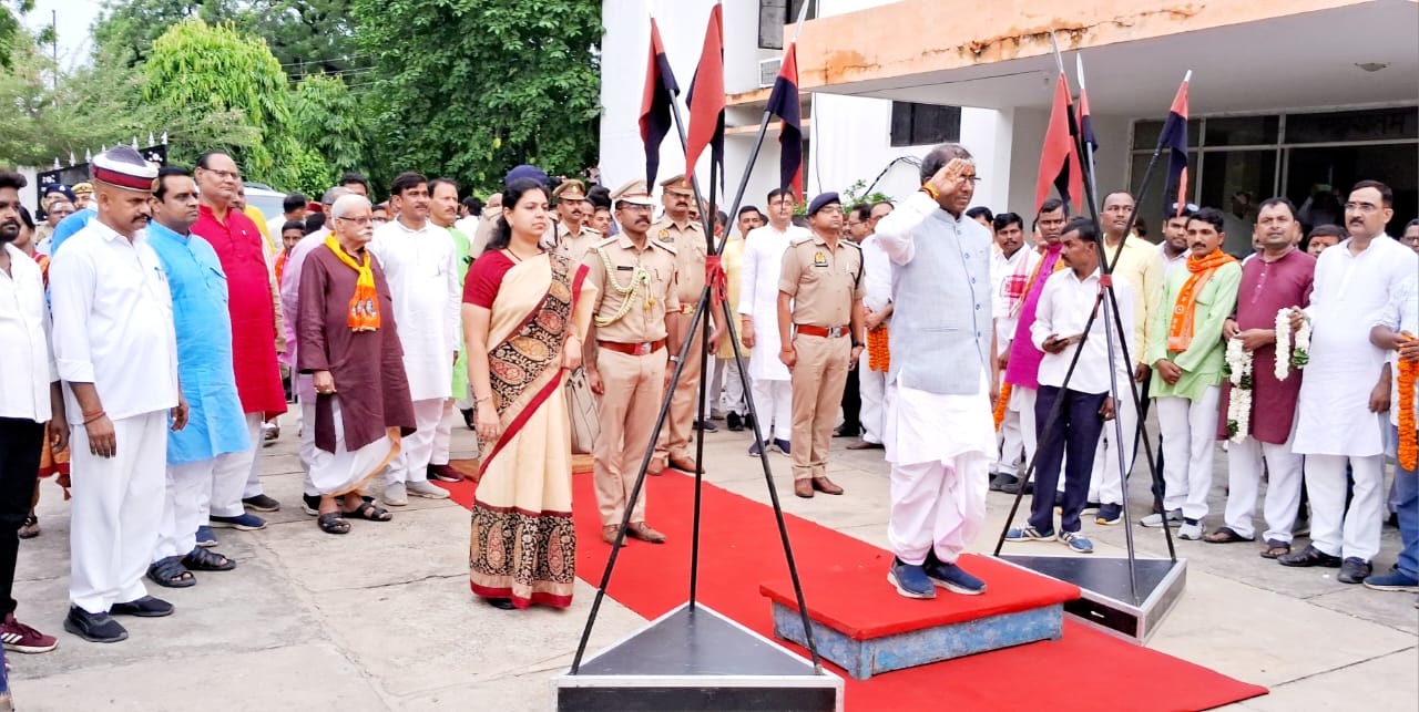 मा0 राज्यपाल ने गड़ौली धाम पहुंचकर किया दर्शन पूजन