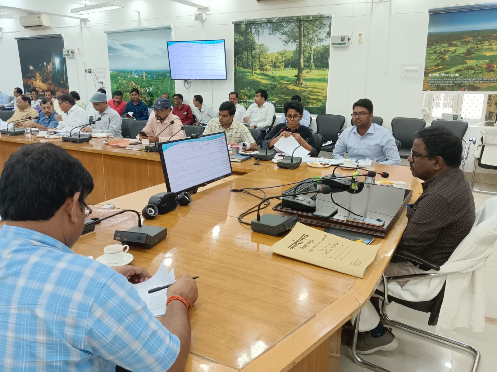 50 लाख की अधिक लागत से निर्माणाधीन परियोजनाओं के कार्य प्रगति की मण्डलायुक्त द्वारा की गयी समीक्षा