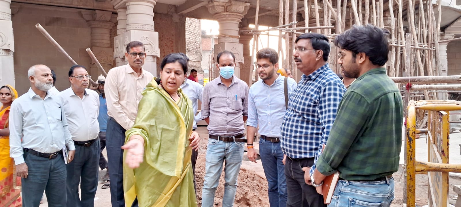 जिलाधिकारी ने विन्ध्याचल पहुंचकर विन्ध्य कारीडोर कार्य का किया निरीक्षण